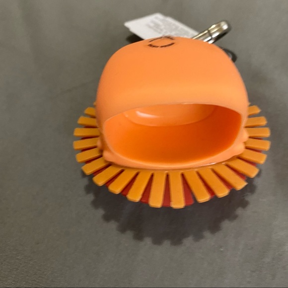 Bath and body works Lion pocketbac sanitizer keychain - Picture 3 of 3